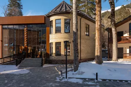 Отель "Ski Resort" / "Ски Резорт"